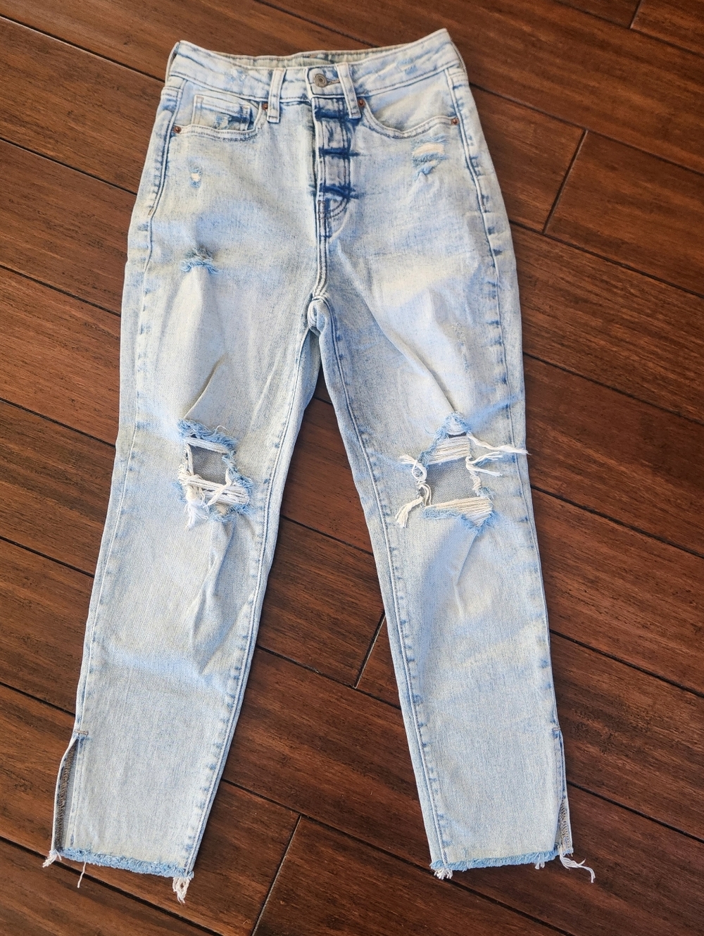 Old Navy Light Blue Distressed Boyfriend Buttonfly Jeans Petite